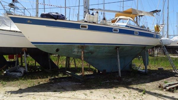 Hallberg-Rassy 352