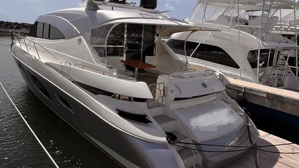 Riviera 6000 Sport Yacht 