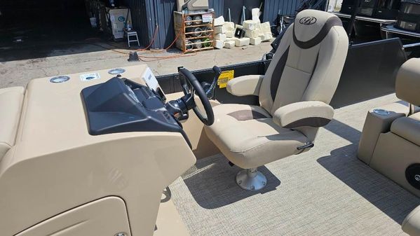 Bentley-pontoons LEGACY-223-SWINGBACK image