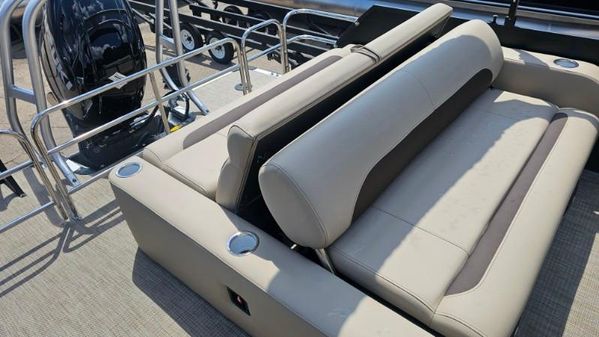 Bentley-pontoons LEGACY-223-SWINGBACK image