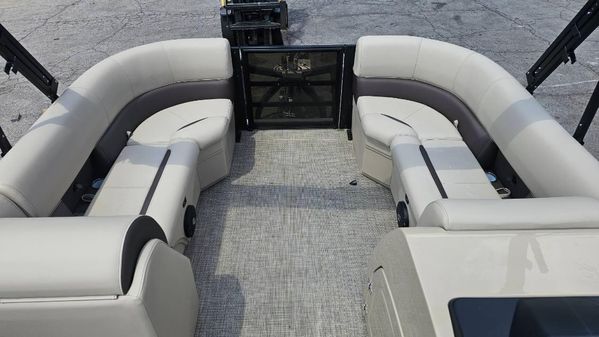 Bentley-pontoons LEGACY-223-SWINGBACK image