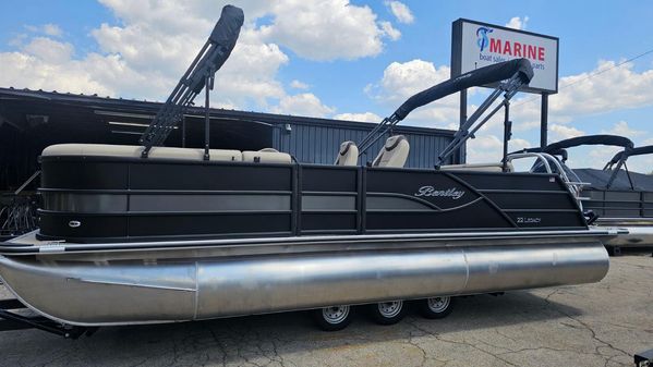 Bentley-pontoons LEGACY-223-SWINGBACK image