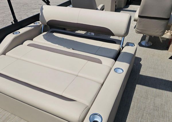 Bentley-pontoons LEGACY-223-SWINGBACK image