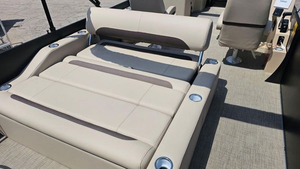 Bentley-pontoons LEGACY-223-SWINGBACK image