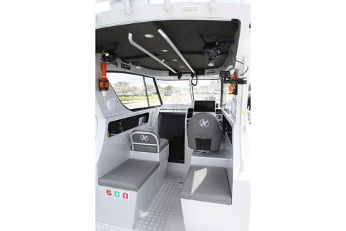 Extreme-boats 885-CENTRE-CABIN image
