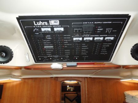 Luhrs 40 Open image