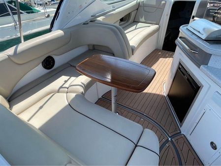 Rinker 290 Express Cruiser image