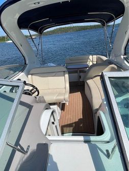 Rinker 290 Express Cruiser image