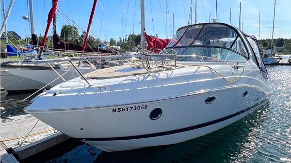 Rinker 290 Express Cruiser
