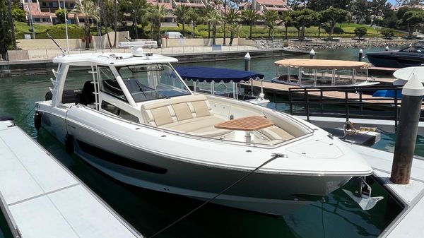 Boston Whaler 420 Outrage