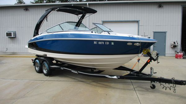 Regal 2300 Bowrider