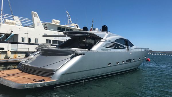 Pershing 76