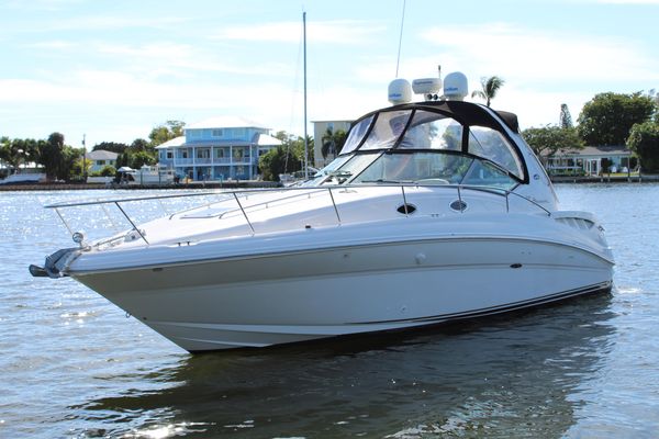 Sea Ray 320 Sundancer - main image