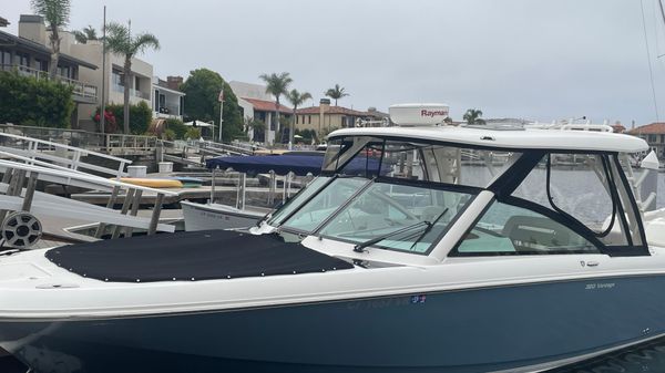 Boston Whaler 320 Vantage 