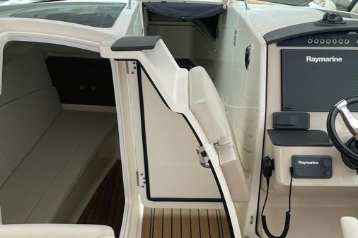 Boston Whaler 320 Vantage image