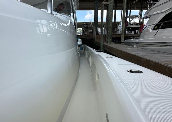 SeaVee 43 Fish-Around image