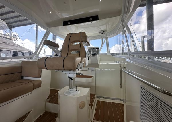 SeaVee 43 Fish-Around image