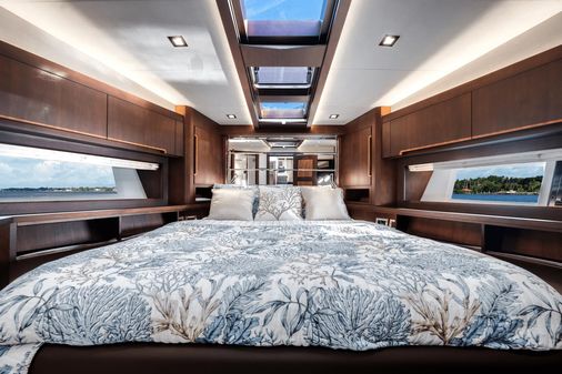 Galeon 550 Fly image