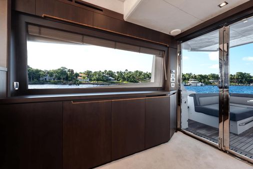 Galeon 550 Fly image