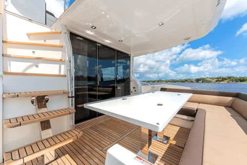 Galeon 550 Fly image