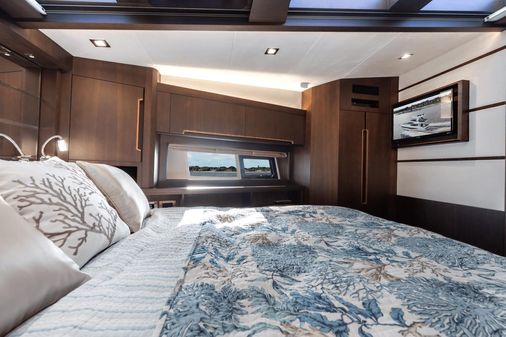 Galeon 550 Fly image