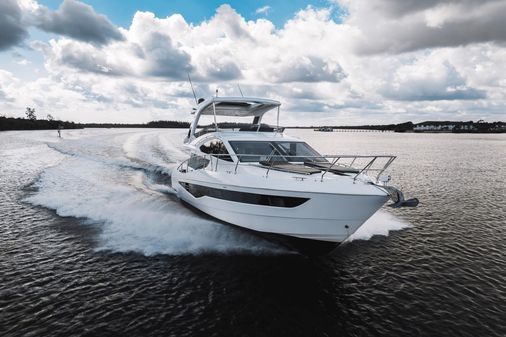 Galeon 550 Fly image