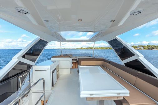 Galeon 550 Fly image