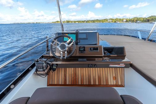 Galeon 550 Fly image