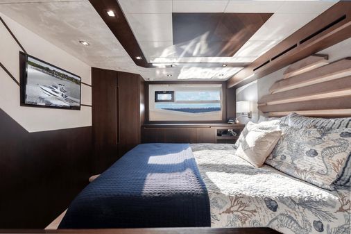 Galeon 550 Fly image