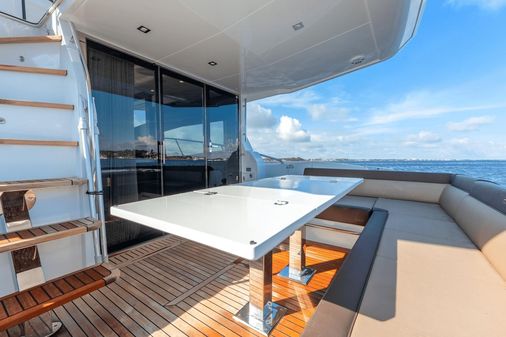 Galeon 550 Fly image