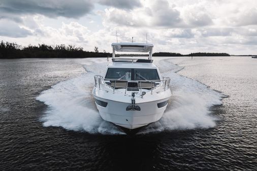 Galeon 550 Fly image