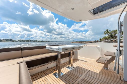 Galeon 550 Fly image