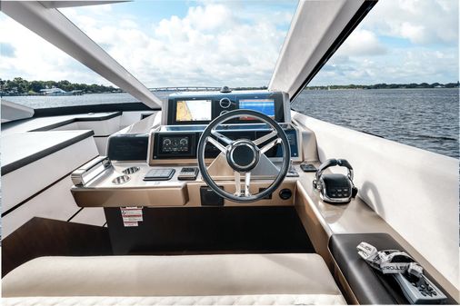 Galeon 550 Fly image