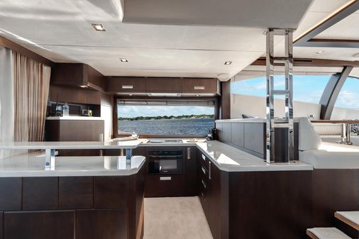 Galeon 550 Fly image