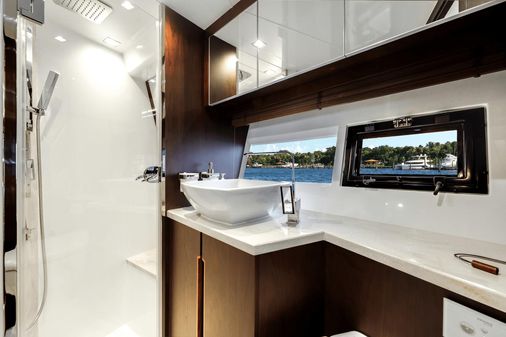 Galeon 550 Fly image