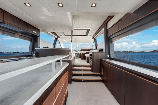 Galeon 550 Fly image