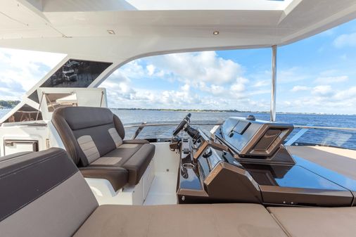 Galeon 550 Fly image