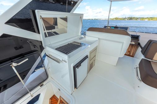 Galeon 550 Fly image