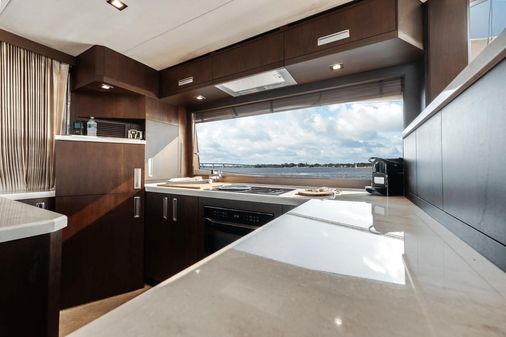 Galeon 550 Fly image