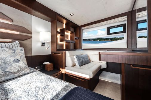 Galeon 550 Fly image