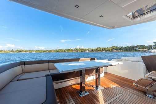 Galeon 550 Fly image