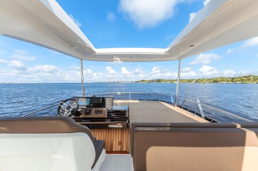 Galeon 550 Fly image