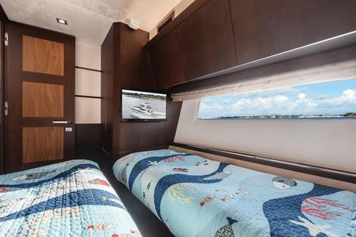 Galeon 550 Fly image