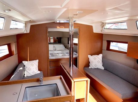 Beneteau Oceanis 38.1 image