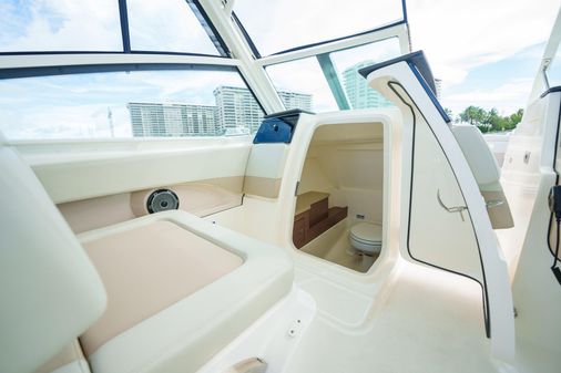 Boston Whaler 280 Vantage image