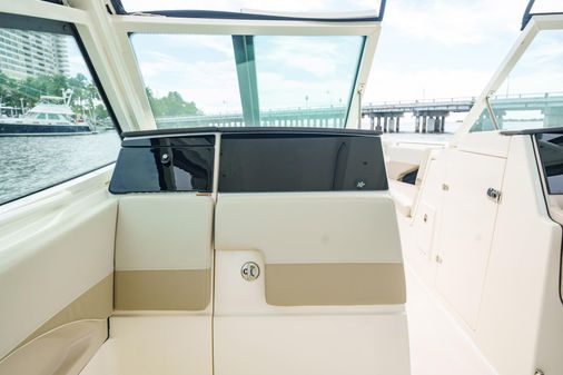 Boston Whaler 280 Vantage image