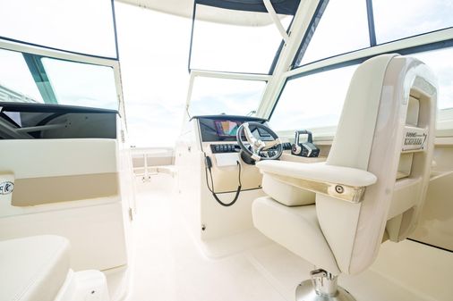 Boston Whaler 280 Vantage image