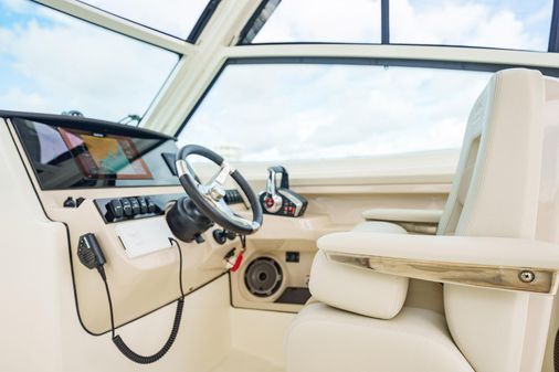 Boston Whaler 280 Vantage image