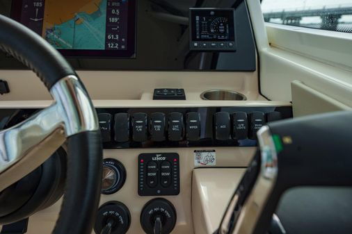 Boston Whaler 280 Vantage image