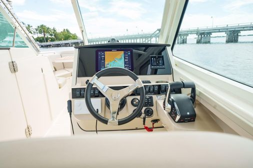 Boston Whaler 280 Vantage image